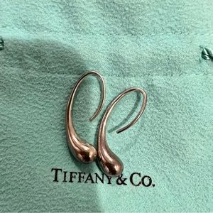 Tiffany & Co teardrop inspired silver earrings
